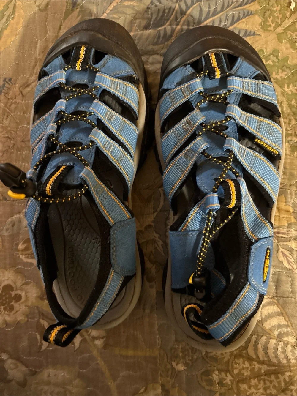 Women’s Keen Size 7 Outdoor Sandals with Protective Toe Blue with Yellow accents